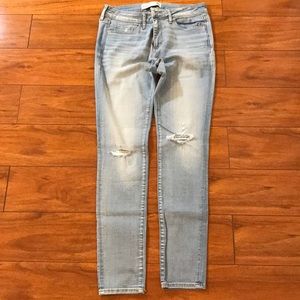 NWOT Abercrombie & Fitch Super Skinny Ripped Jeans